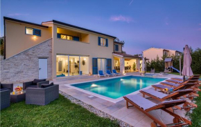 Amazing Home In Naselje Muzini With Wifi